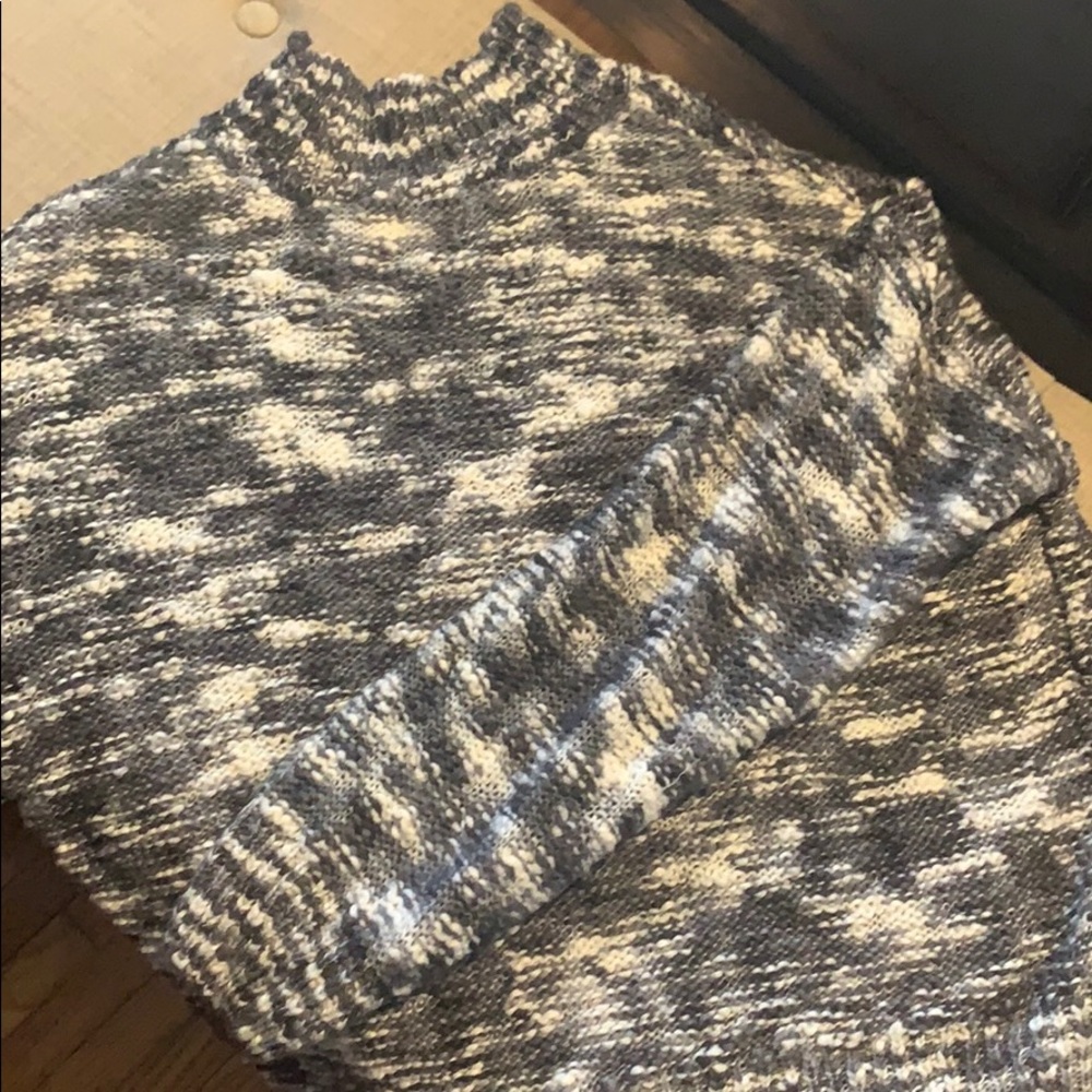 Long sleeved super comfy sweater!